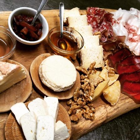 Agriturismo Di Charme E Ristorante Stallato Il Filo Di Paglia Carro المظهر الخارجي الصورة
