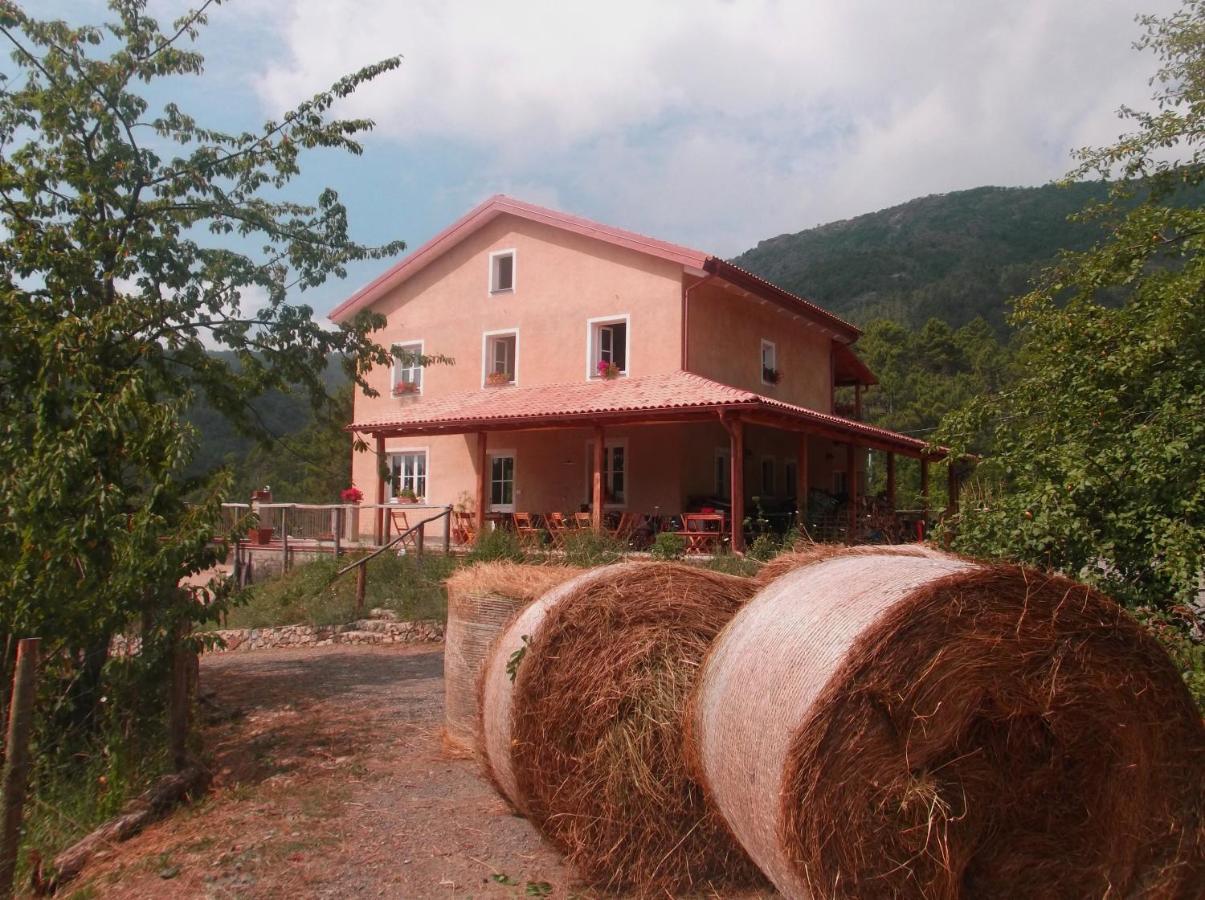 Agriturismo Di Charme E Ristorante Stallato Il Filo Di Paglia Carro المظهر الخارجي الصورة