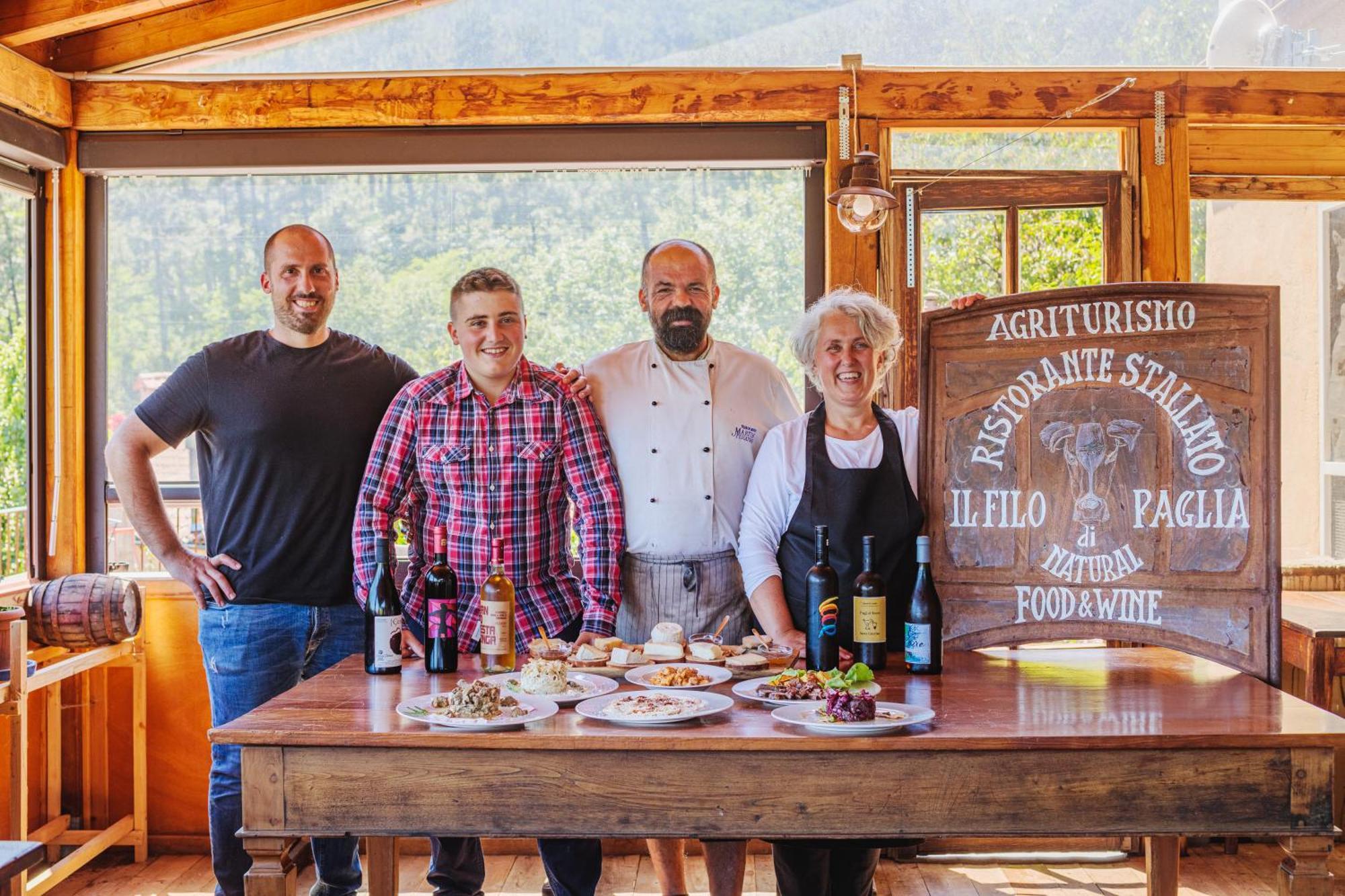Agriturismo Di Charme E Ristorante Stallato Il Filo Di Paglia Carro المظهر الخارجي الصورة